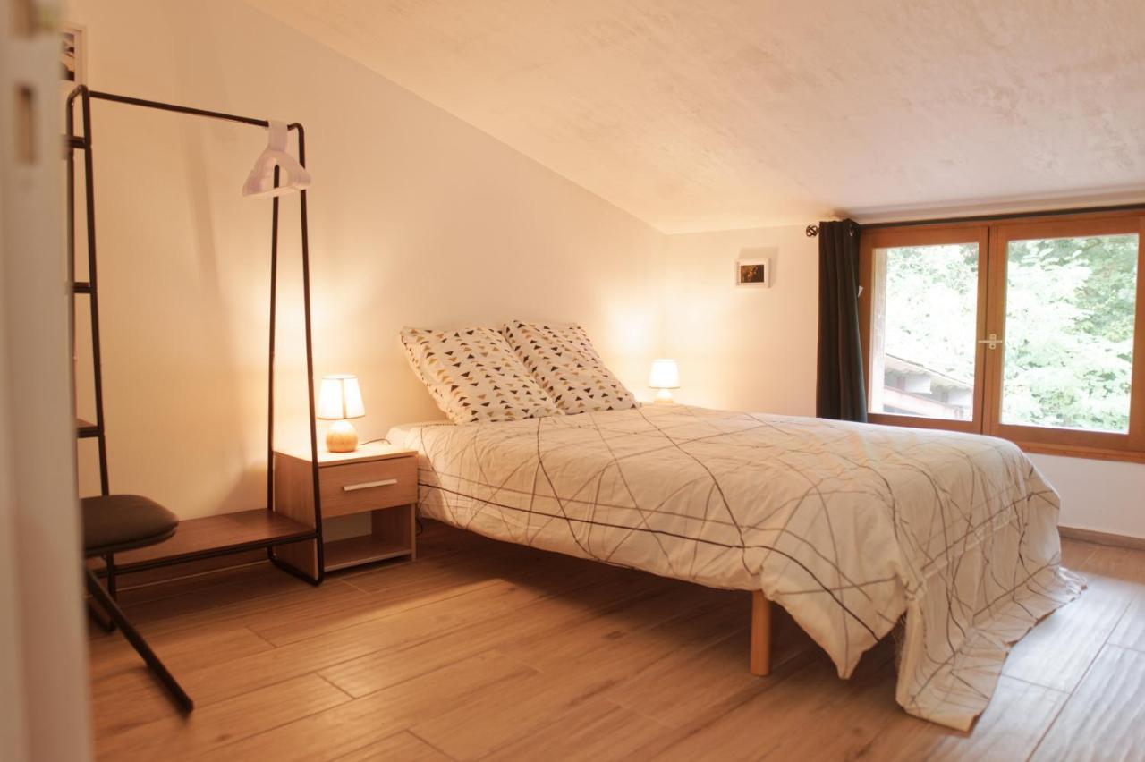 Chalet En Pleine Nature Pomerol Bagian luar foto